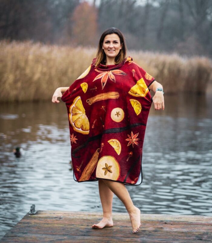kolorowe poncho do morsowania grzaniec