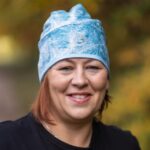 czapka sportowa damska dwustronna z wycięciem na kitkę Elza Zimowa noc