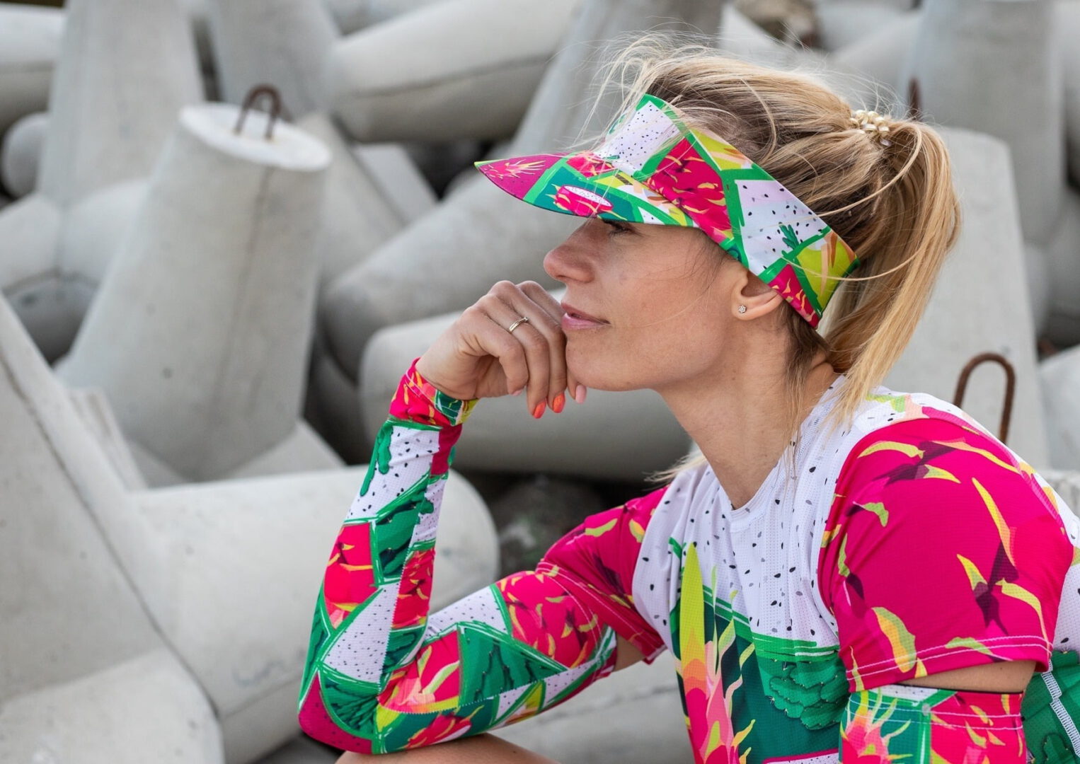 dziewczyna w sportowych rękawkach