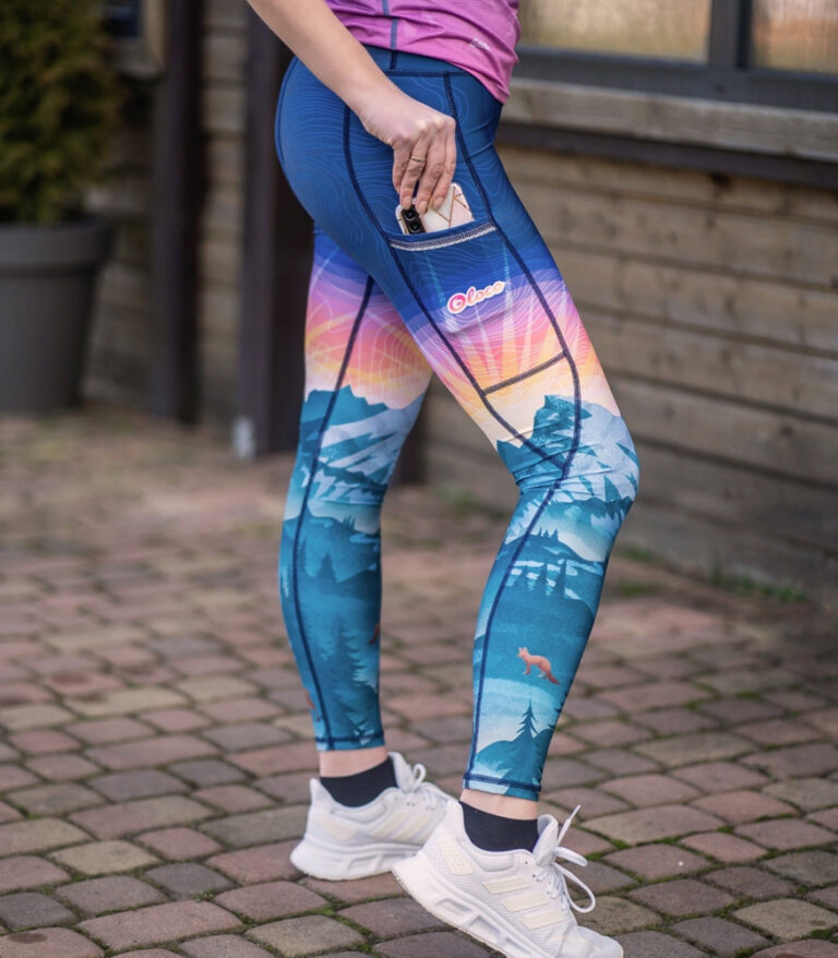 kolorowe legginsy do biegania z kieszonką na telefon wzór w góry