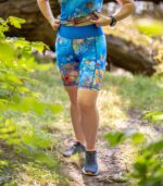 Kolorowe legginsy damskie niebieskie łąka