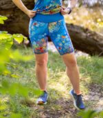 Kolorowe legginsy damskie niebieskie łąka