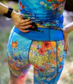 Kolorowe legginsy damskie niebieskie łąka