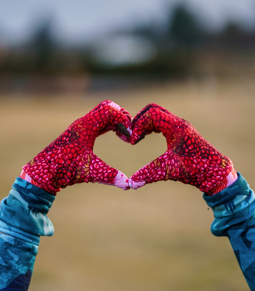 różowe czerwone rękawiczki sportowe damskie maliny w śmietanie