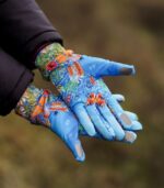 niebieskie rękawiczki sportowe damskie łąka