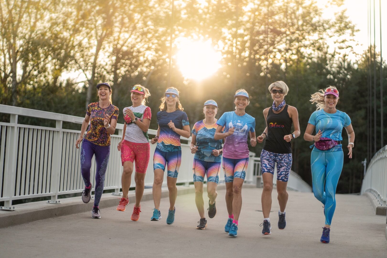 grupa kolorowe i aktywne kobiety