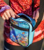 niebieska kolorowa listonoszka torebka Łąka Kwietna