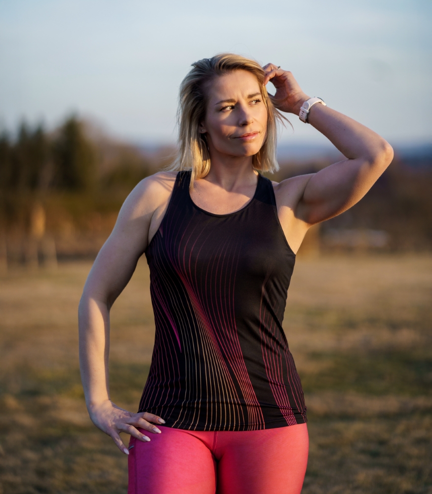 czarna koszulka bokserka tanktop sportowy techniczny damski Milionerka