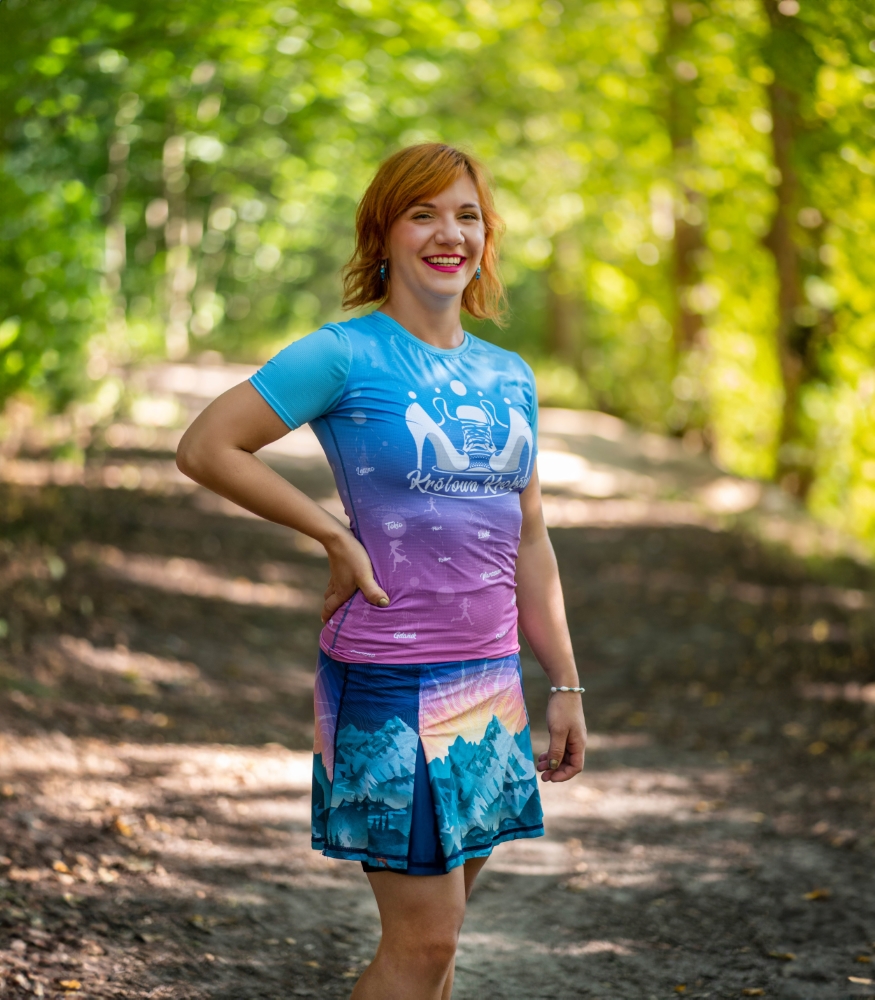 kolorowa spódniczka ze spodenkami sportowa góry