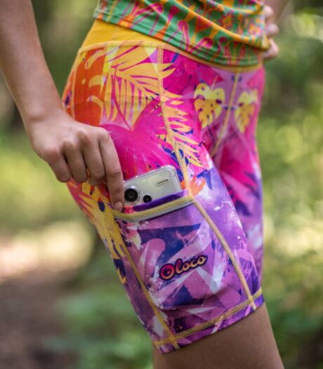 damskie kolorowe legginsy sportowe krótkie z kieszonką na telefon