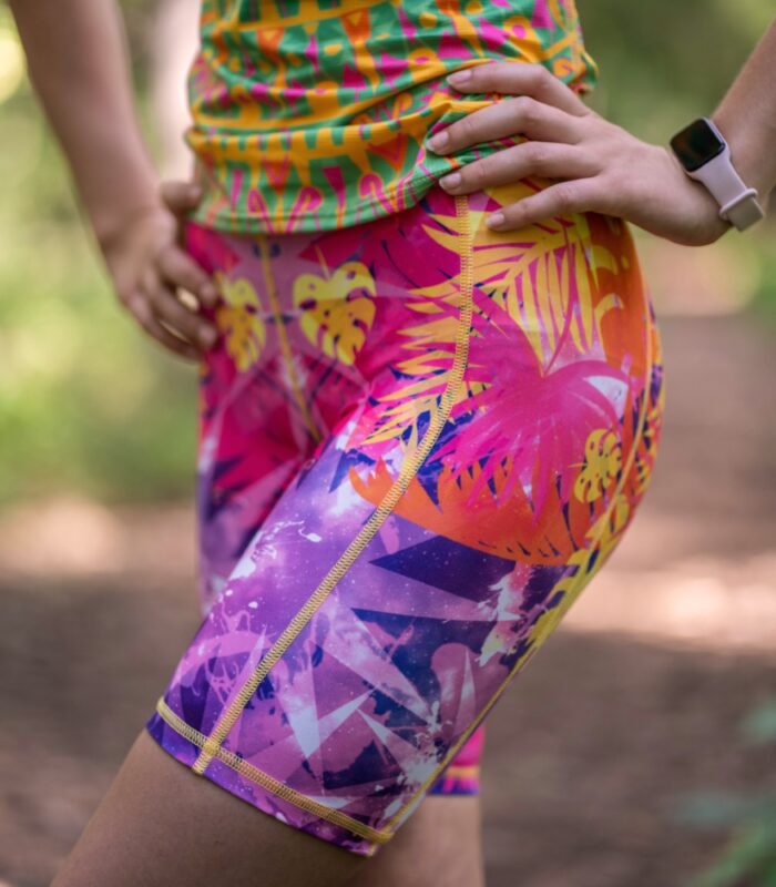 damskie kolorowe legginsy sportowe krótkie z kieszonką na telefon