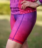 fioletowo czerwone spodenki do biegania z kieszonką na telefon śliwka