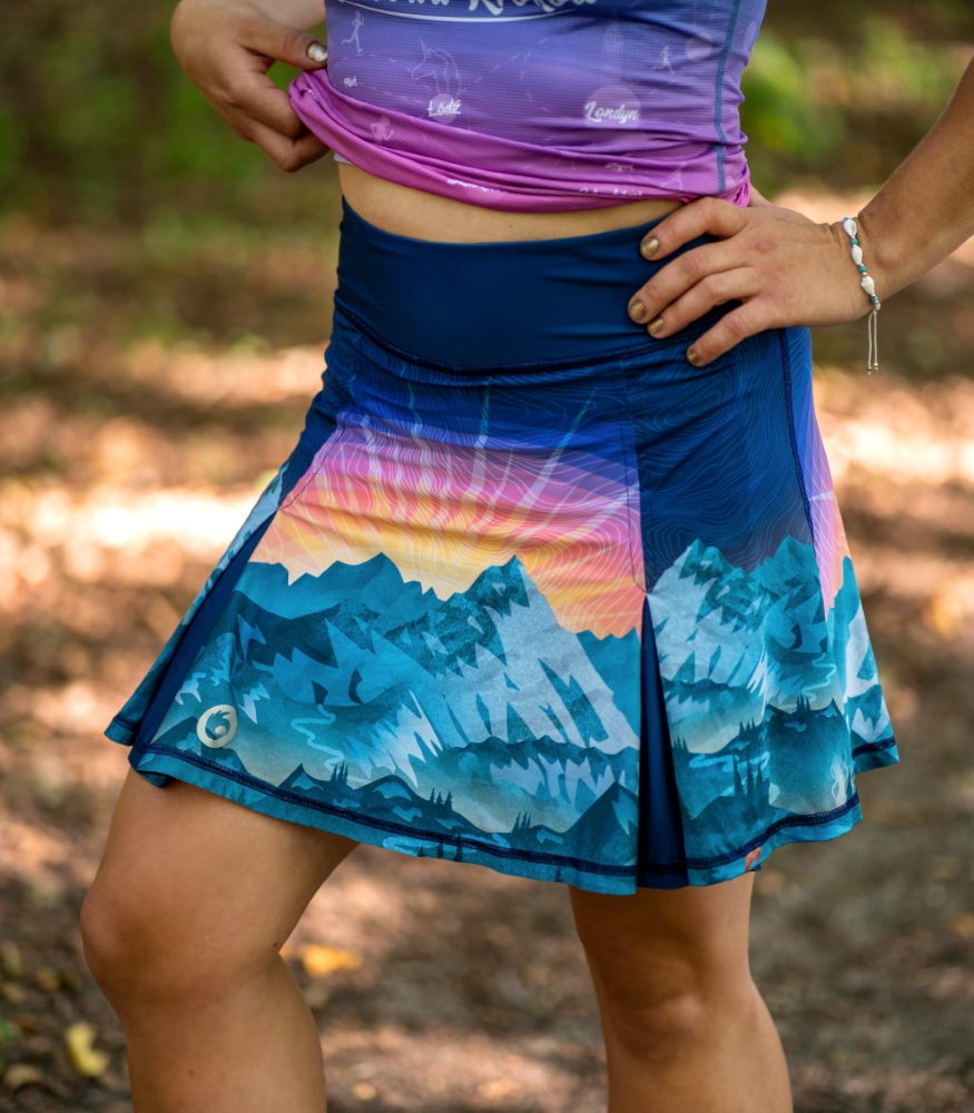 kolorowa spódniczka ze spodenkami sportowa góry