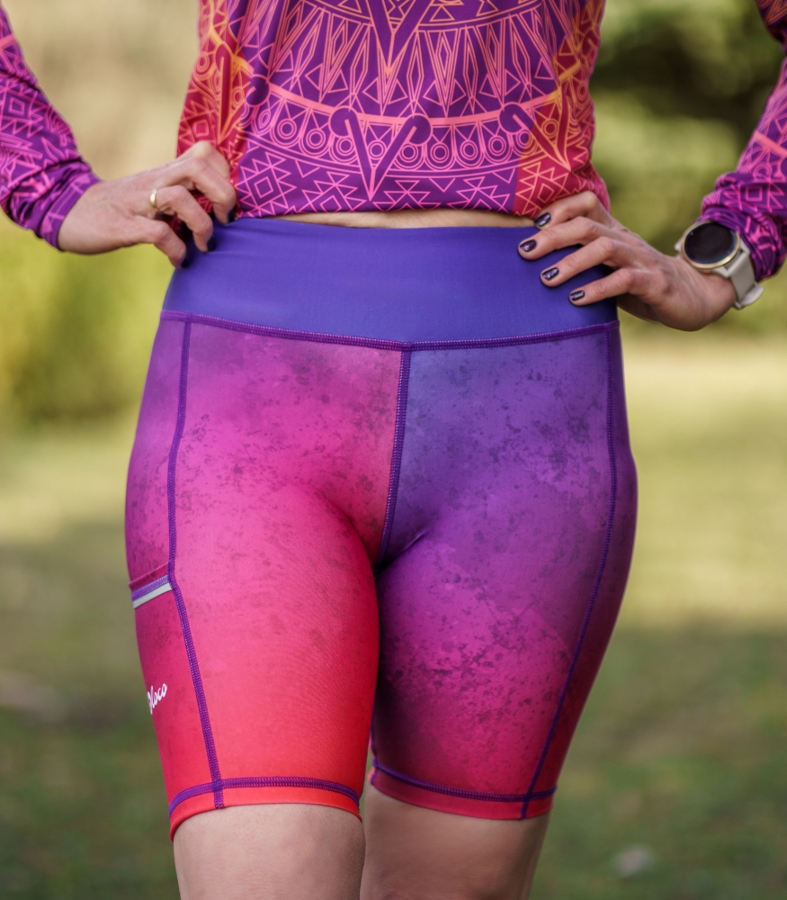 fioletowo czerwone spodenki do biegania z kieszonką na telefon śliwka