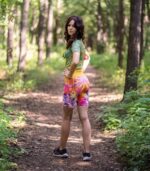 damskie kolorowe legginsy sportowe krótkie z kieszonką na telefon