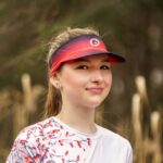 czerwono czarny daszek sportowy czerwone wino