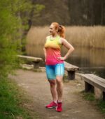 niebieskie legginsy do biegania z kieszonką na telefon błękitna laguna