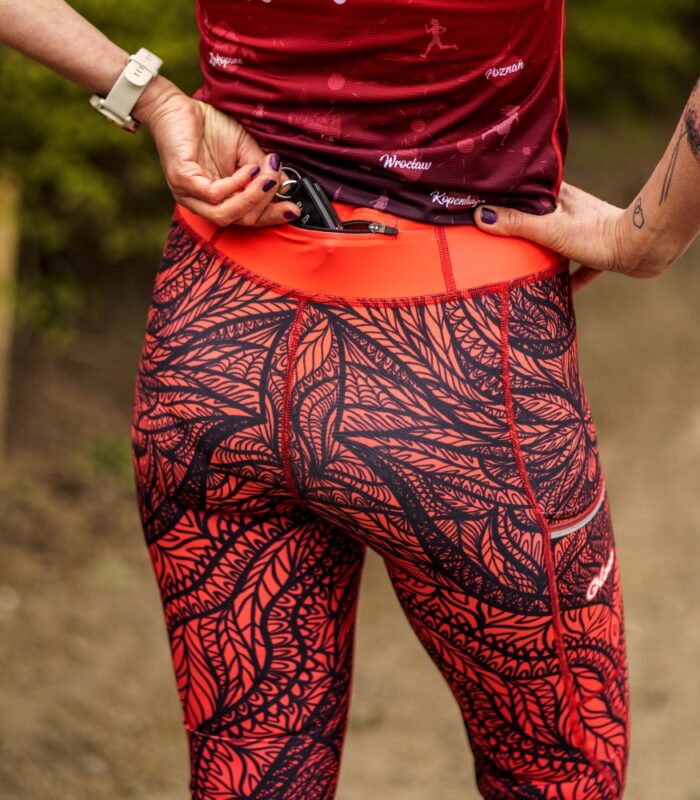 damskie legginsy sportowe czerwono czarne z kieszonką na telefon róże