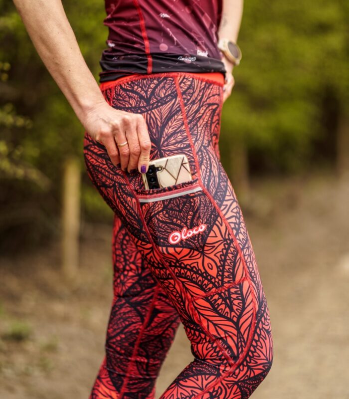 damskie legginsy sportowe czerwono czarne z kieszonką na telefon róże