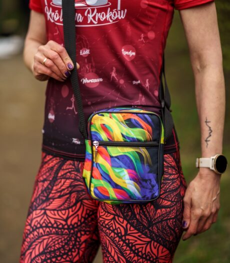 Kolorowa torebka listonoszka graficiarz