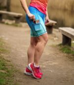 niebieskie legginsy do biegania z kieszonką na telefon błękitna laguna