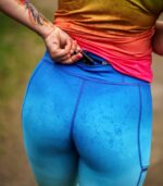 niebieskie legginsy do biegania z kieszonką na telefon błękitna laguna