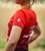 czerwono czarna koszulka sportowa damska do biegania wino