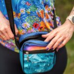 kolorowa torebka listonoszka góry