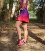 kolorowa spódniczka ze spodenkami sportowa śliwka