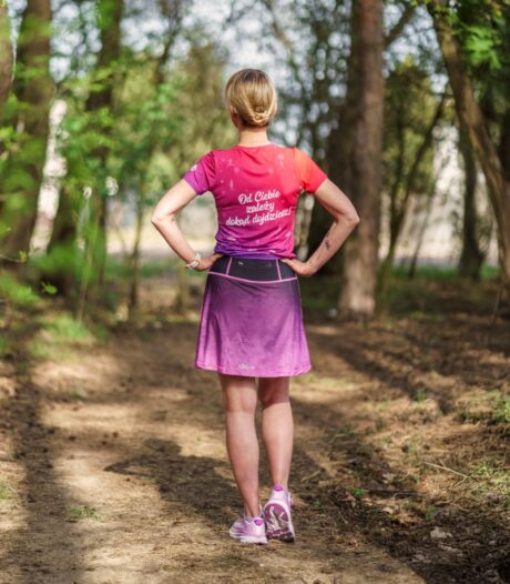 kolorowa spódniczka ze spodenkami sportowa jeżyna