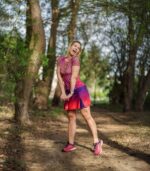 kolorowa spódniczka ze spodenkami sportowa śliwka