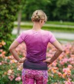 fioletowa damska koszulka techniczna do biegania na rower sportowa jeżyna