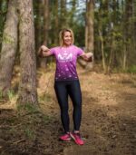 fioletowa damska koszulka techniczna do biegania na rower sportowa jeżyna