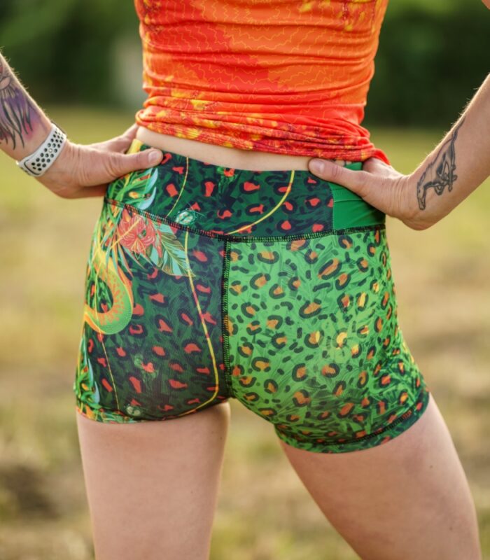 zielone krótkie legginsy szorty sportowe jungle