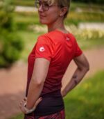 czerwona koszulka techniczna damska oddychająca do biegania wino