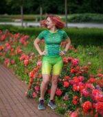 zielone legginsy spodenki sportowe damskie do biegania z kieszonką na telefon limonka