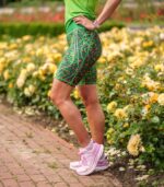 zielone legginsy spodenki sportowe damskie do biegania z kieszonką na telefon jungle