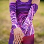 fioletowe rękawki sportowe do biegania na rower jagody