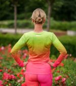 kolorowy longsleeve sportowy damski koszulka z długim rękawem zielono różowa mango