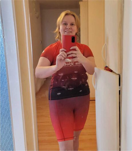 krotkie legginsy czarno czerwone koszulka krolowa krokow