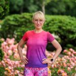 fioletowa koszulka techniczna damska oddychająca do biegania śliwka