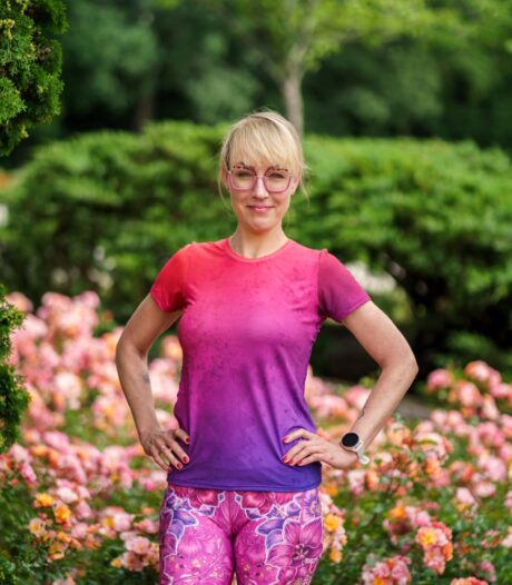 fioletowa koszulka techniczna damska oddychająca do biegania śliwka