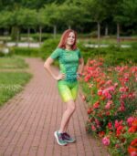 zielone legginsy spodenki sportowe damskie do biegania z kieszonką na telefon limonka