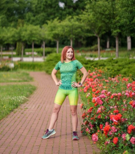 zielone legginsy spodenki sportowe damskie do biegania z kieszonką na telefon limonka