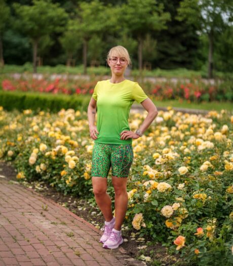 zielone legginsy spodenki sportowe damskie do biegania z kieszonką na telefon jungle