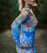 niebieski sportowy longsleeve damski łąka