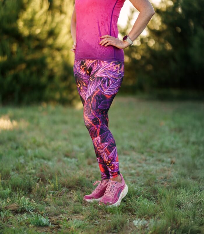 sportowe legginsy w kwiaty czarna lilia